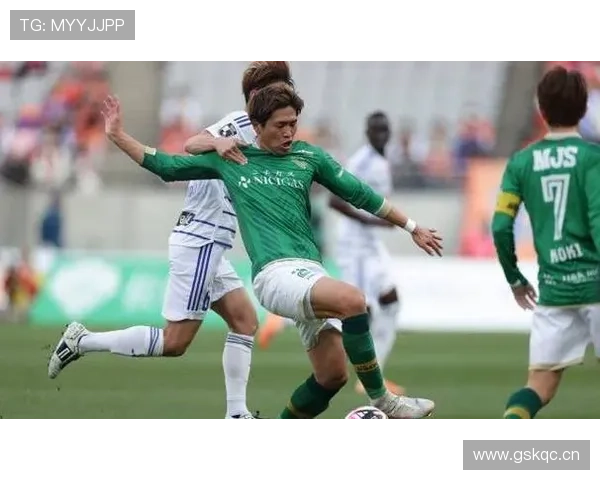 雷吉纳边路进攻表现稳健,战术执行清晰