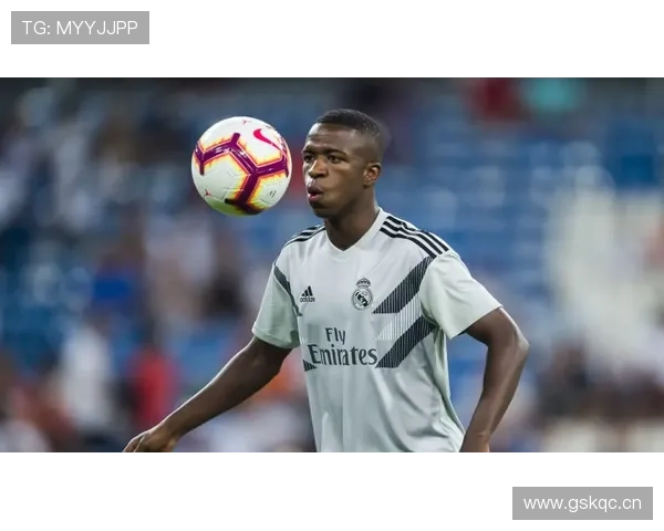 加纳乔与维尼修斯：速度型边锋成长轨迹对比分析