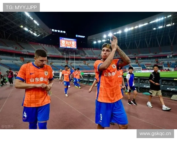 山东泰山节奏混乱加剧,失控表现对争冠形势产生影响 山东泰山节奏混乱加剧,失控表现对争冠形势产生影响