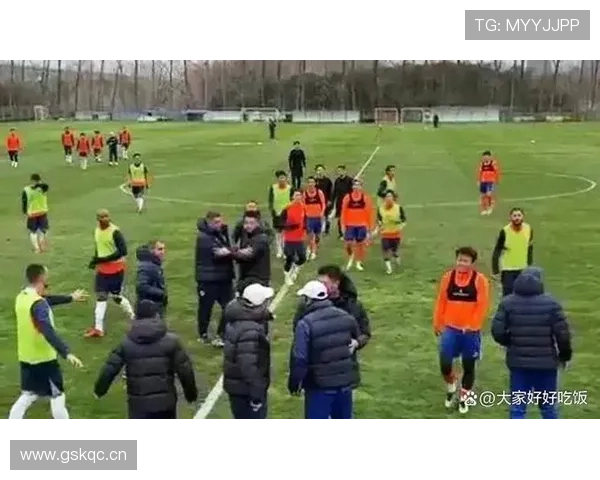 山东泰山中场控场乏力,节奏失衡问题逐步反映在攻防转换中 山东泰山中场控场乏力,节奏失衡问题逐步反映在攻防转换中